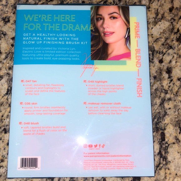 🎁 BNIB New Real Techniques Electric Love Glow Up Brush Set Victoria Lyn Collab - Picture 3 of 6